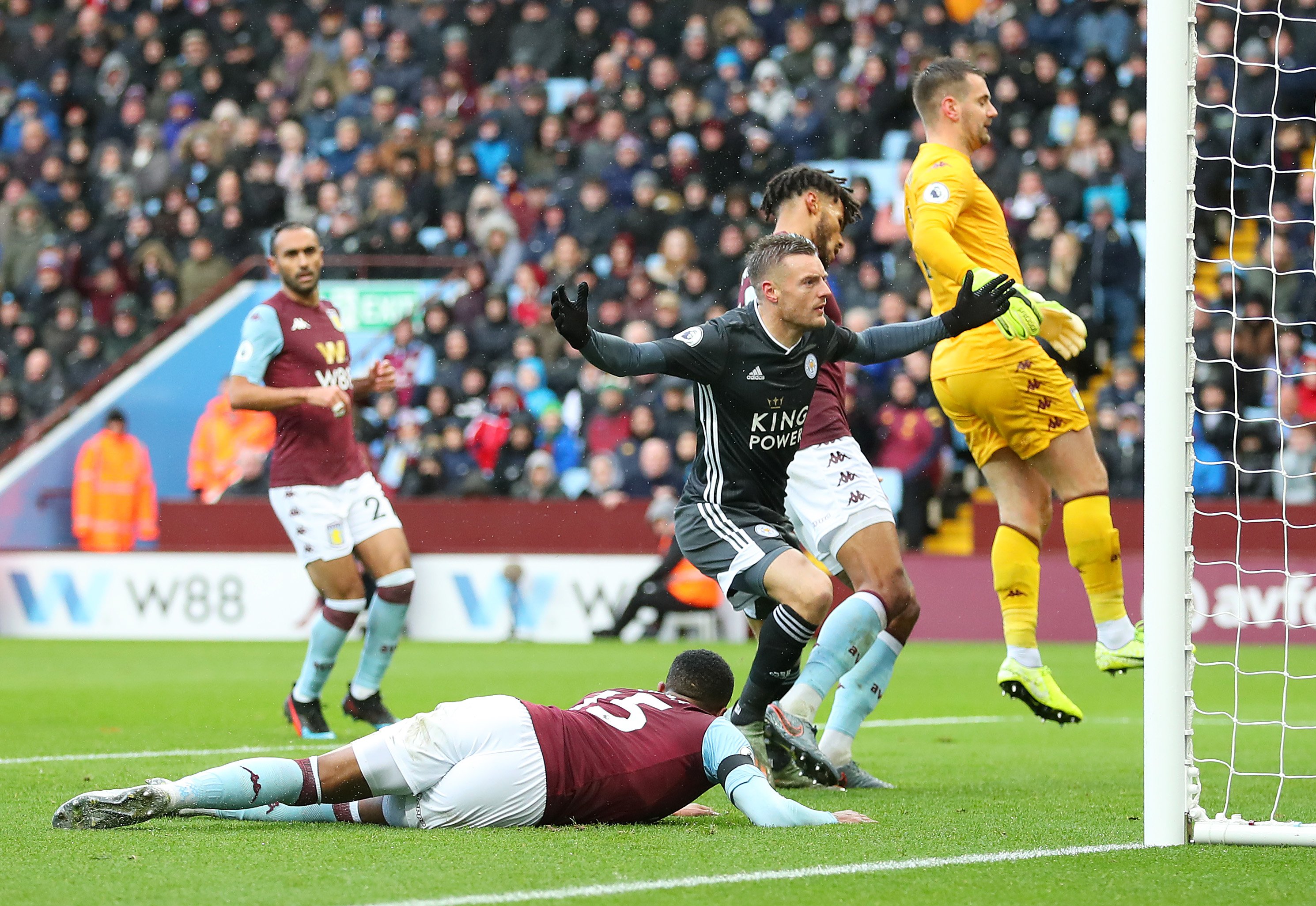 吉拉西：拉莫斯是一位顶级后卫，我很期待与他交手.