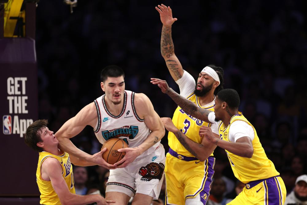 的年轻中场 的年轻中场